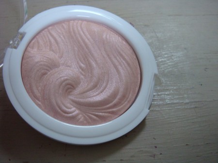 Makeup academy undress your skin shimmer highliter